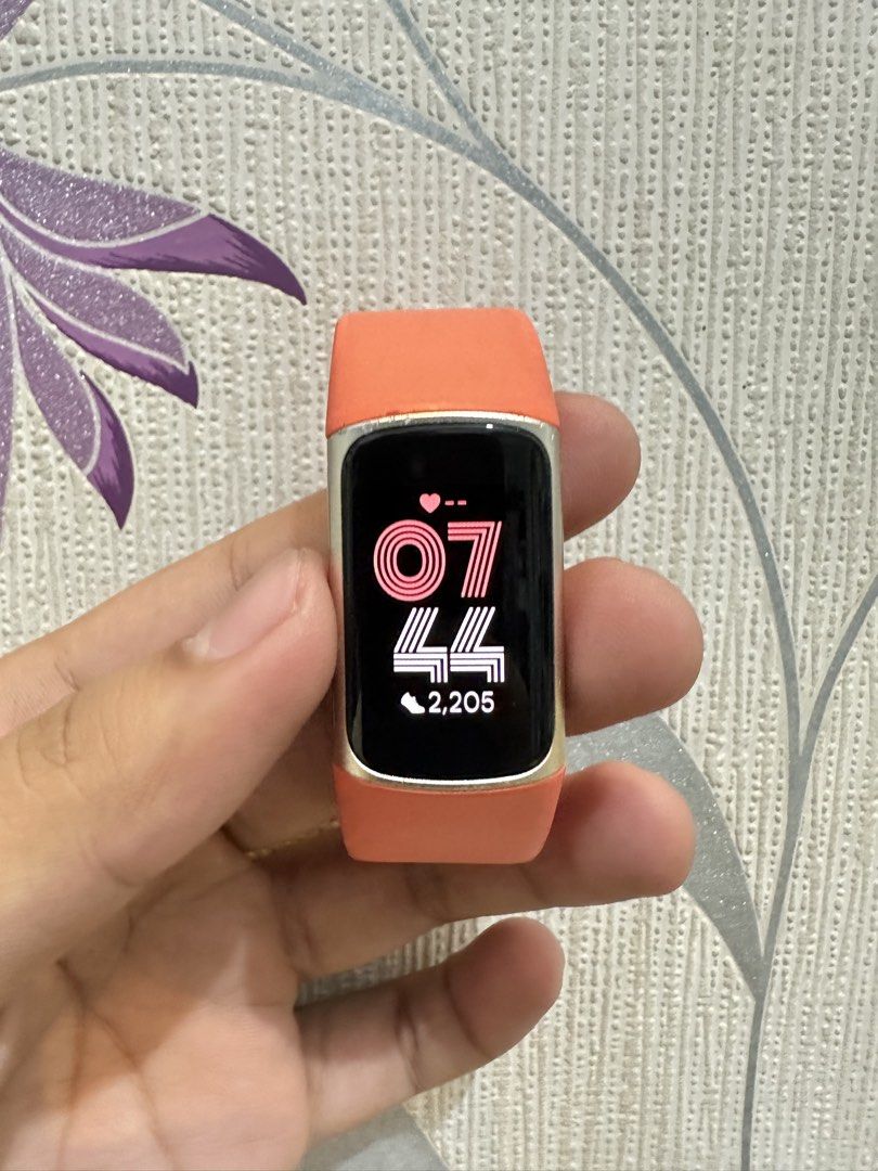 Fitbit Charge 6 (Category: Wearables & Smart Watches) located in Cainta. Submitted by michael_dg (Listing ID 1466891116, Image 2). Description: Selling my Fitbit Charge 6 in good working condition! * Condition: Lightly used * Issues: Minimal scratches * Inclusions: Fitbit Charge 6 unit and charger only * Box: No longer available (already disposed of) All goods pa naman ang unit and functional pa. May minor scratches lang sa harap due to normal us
