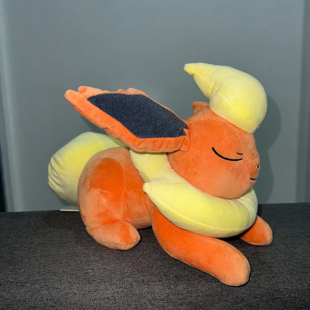 Flareon Mofugutto Banpresto (Category: Plushies & Soft Toys) located in Lubao. Submitted by plushmate (Listing ID 1466929273, Image 3). Description: .