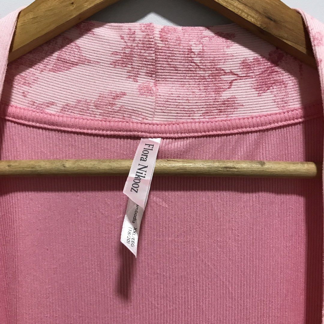 FLORA NIKROOZ Pink Bathrobe (Category: Undergarments & Loungewear) located in Cavite. Submitted by tanya.valentin (Listing ID 1466889446, Image 3). Description: - 33x42.