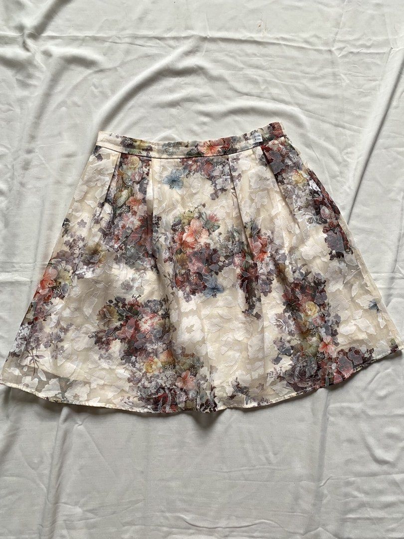 floral skirt (Category: Skirts) located in Davao. Submitted by gathrd.kloset (Listing ID 1466783357, Image 1). Description: .