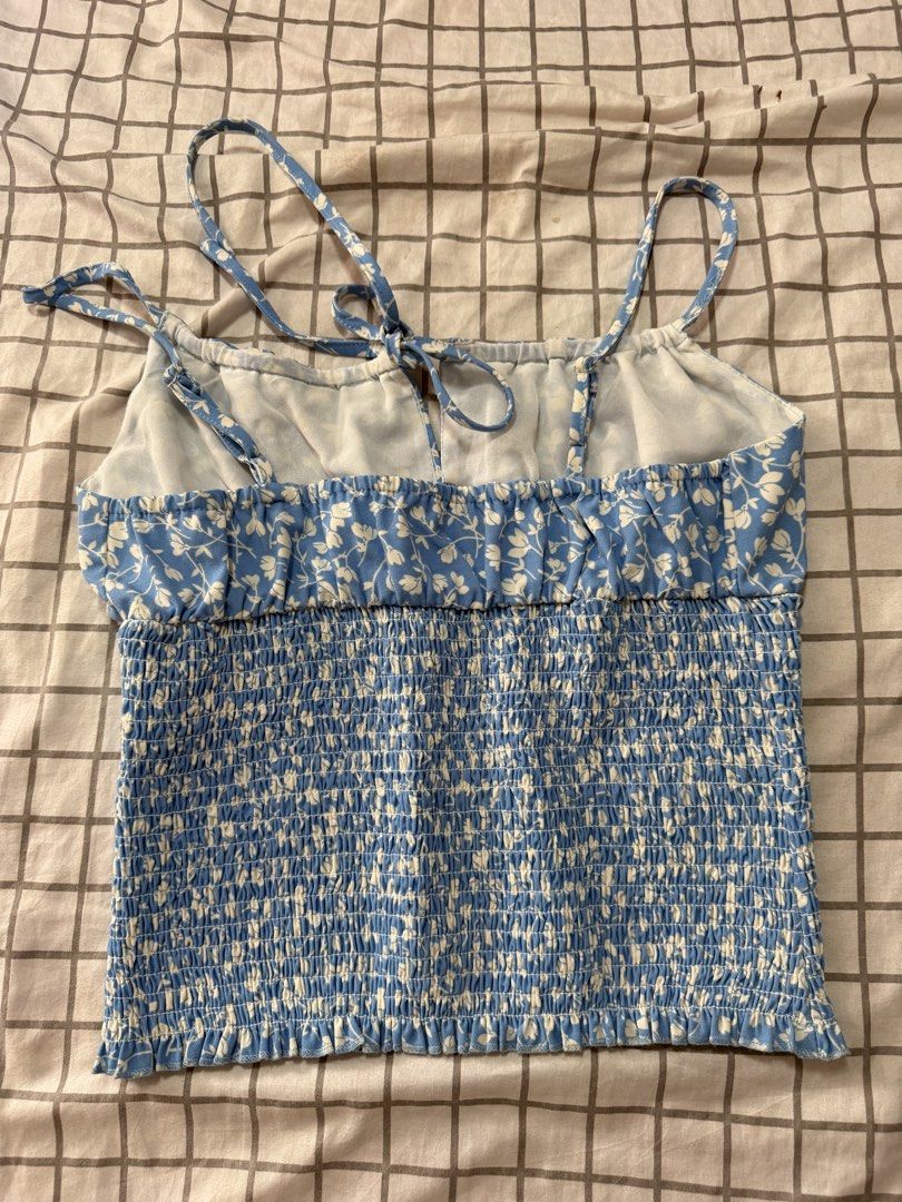floral smocked cami top (Category: Sleeveless) located in Manila. Submitted by pinkyswearshop2.0 (Listing ID 1466839664, Image 3). Description: .