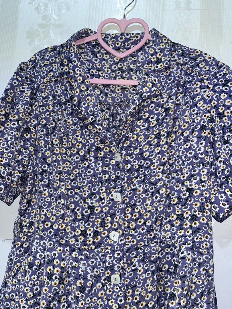 Flowy Floral Romper (Category: Rompers) located in San Juan City. Submitted by raidjesscloset (Listing ID 1466824539, Image 2). Description: Flowy floral romper with side pockets. Size L. Can fit up to 34waist 38-40bust. Super ganda and easy to wear.