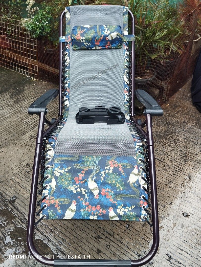 Foldable Zero Gravity Recliner Lounge Chair with Pillow (Category: Chairs) located in Manila. Submitted by jamfrimzy089458 (Listing ID 1466788821, Image 2). Description: - Versatile indoor & outdoor lounge chair (great for patio, balcony, garden, or camping) - Sturdy metal frame with durable bungee suspension cords - Breathable mesh fabric seat and backrest for maximum comfort - Includes a matching, comfy headrest pillow - Adjustable reclining po