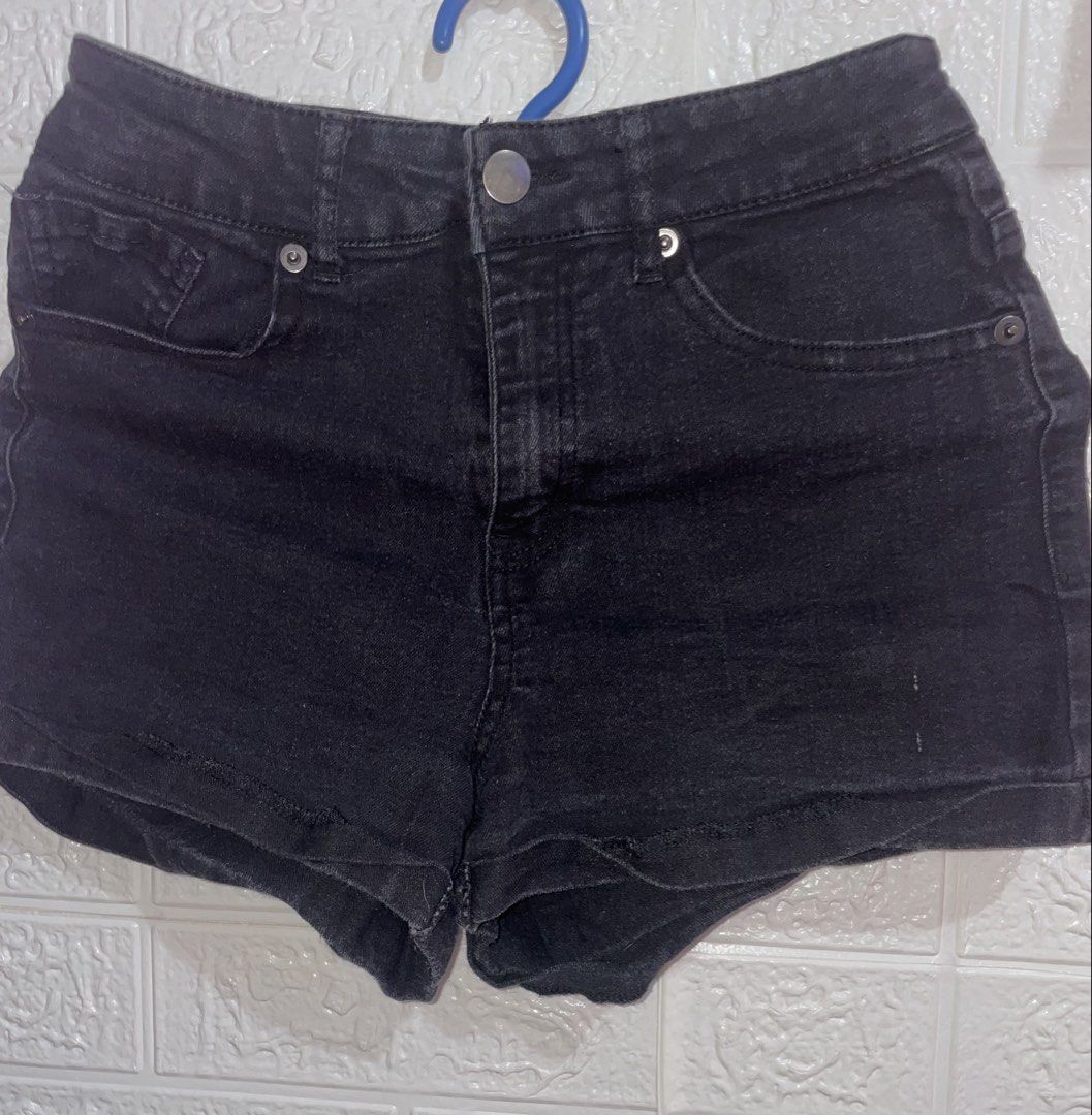 Forever21 shorts (Category: Shorts) located in Manila. Submitted by xyluv (Listing ID 1466786227, Image 1). Description: Forever21 denim shorts Washed denim style Semi stretch Ganda ng fit .