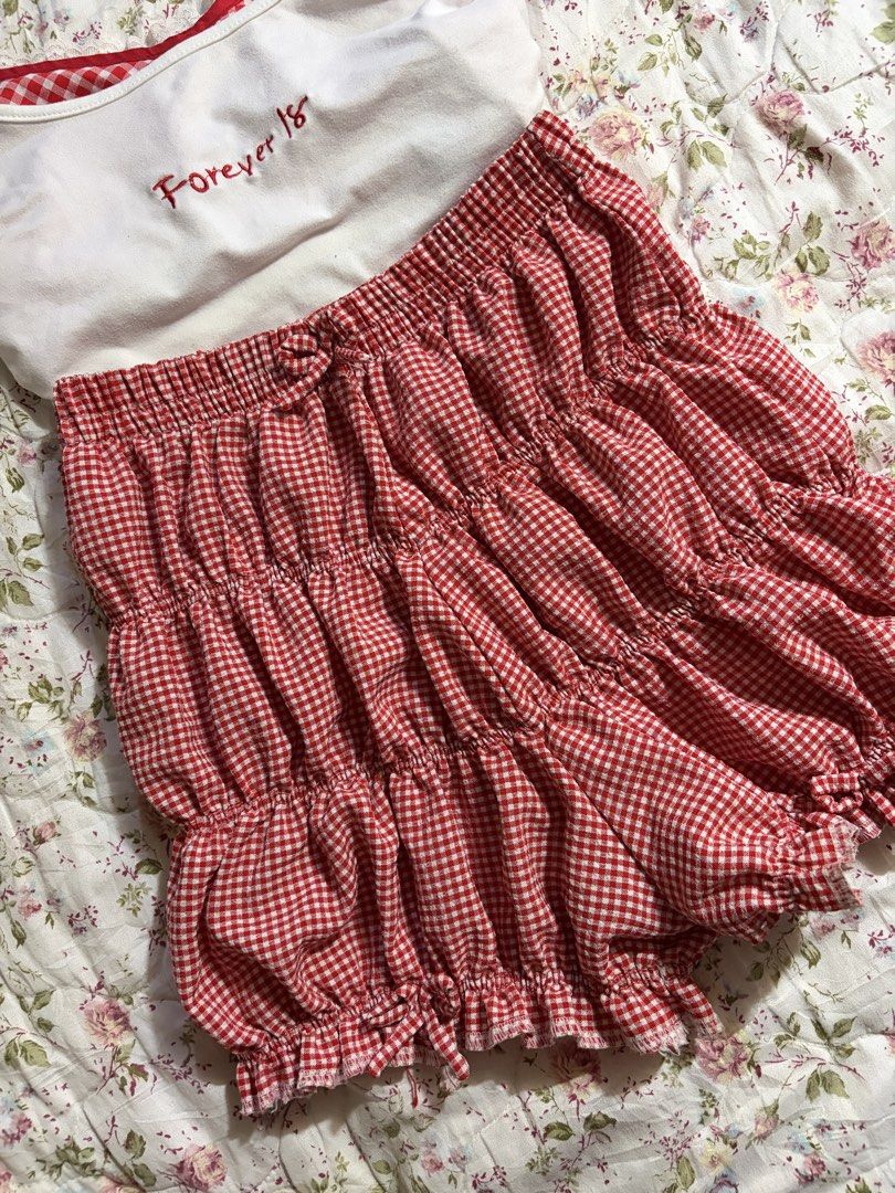 Forever 18 Gingham Set (Category: Sets or Coordinates) located in Muntinlupa City. Submitted by herellas0504 (Listing ID 1466902205, Image 2). Description: Forever 18 Gingham Set Mine: 400| Lock: 550 ———————————— size: xs-semi med no issue, good as new pretty sm!.