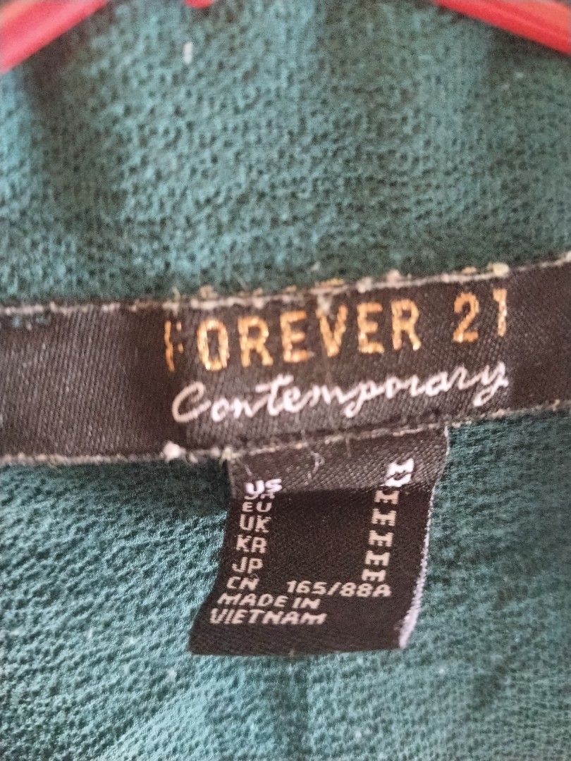 Forever 21 Emerald Green Cropped Tie-Front Blouse — Size S (Category: Longsleeves) located in Mabalacat. Submitted by al_amin_thrift (Listing ID 1466866718, Image 2). Description: Forever 21 Emerald Green Cropped Tie-Front Blouse — Size S ✔️ Authentic Forever 21 Contemporary — Made in Vietnam ✔️ Rich emerald green — elegant & versatile ✔️ Blazer-style lapel collar with deep V-neck ✔️ Self-tie detail at waist — adjustable fit ✔️ Long balloon sleev