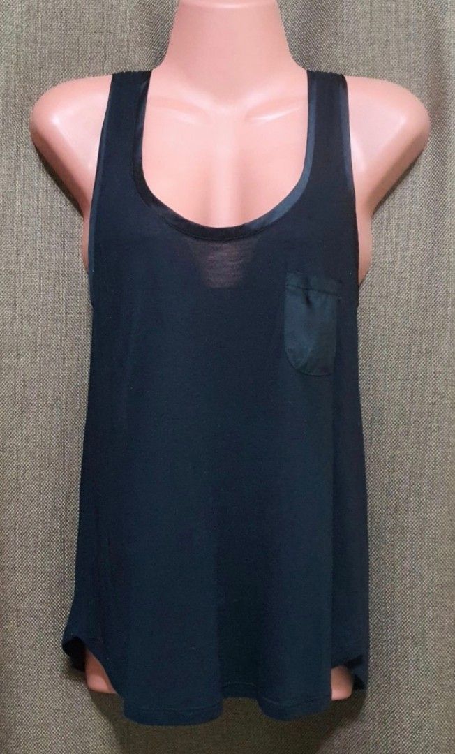 Forever 21 Essentials Black Tank Top (Category: Sleeveless) located in Manila. Submitted by phoebecali (Listing ID 1466921091, Image 1). Description: - Brand: Forever 21 Essentials - Size: Small (S) - Color: Classic Black - Details: Scoop neckline with satin trim, single left chest pocket, racerback cut, and curved hemline - Fit & Style: Casual basic piece, super easy to mix and match with any outfit - Condition : usee only 1 time. Good as new Ta