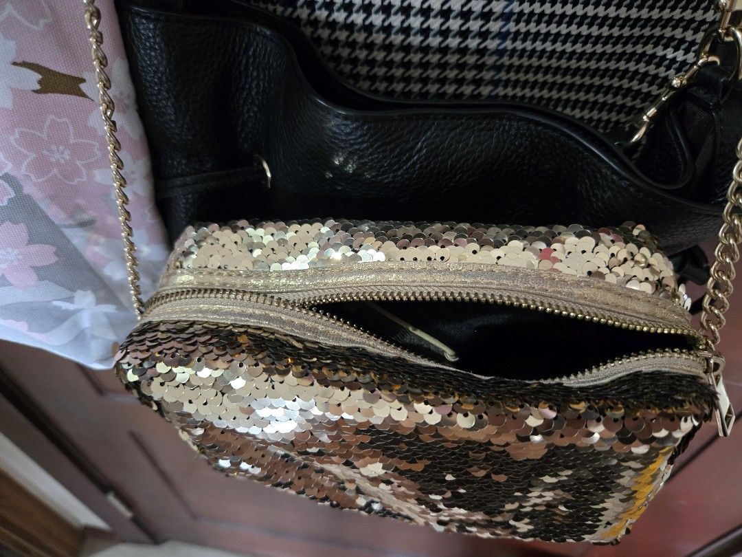 Forever 21 Gold Sequin Crossbody Bag (Category: Cross-body Bags) located in Quezon City. Submitted by mgdeclutters (Listing ID 1466802379, Image 2). Description: - Brand: Forever 21 - Design: Fully covered in sparkling gold sequins - Closure: Secure top zipper - Strap: Stylish metal chain strap - Interior: Black fabric lining with brand tag - Size: Compact, ideal for parties, events, and nights out.