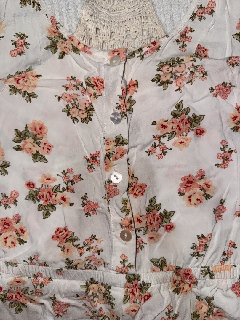 Forever 21 Romper (Category: Rompers) located in Naga. Submitted by sbcookieee (Listing ID 1466840145, Image 3). Description: .