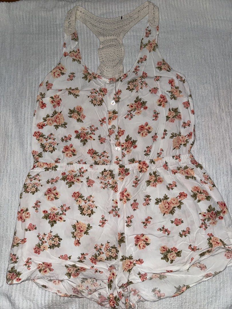 Forever 21 Romper (Category: Rompers) located in Naga. Submitted by sbcookieee (Listing ID 1466840145, Image 1). Description: .