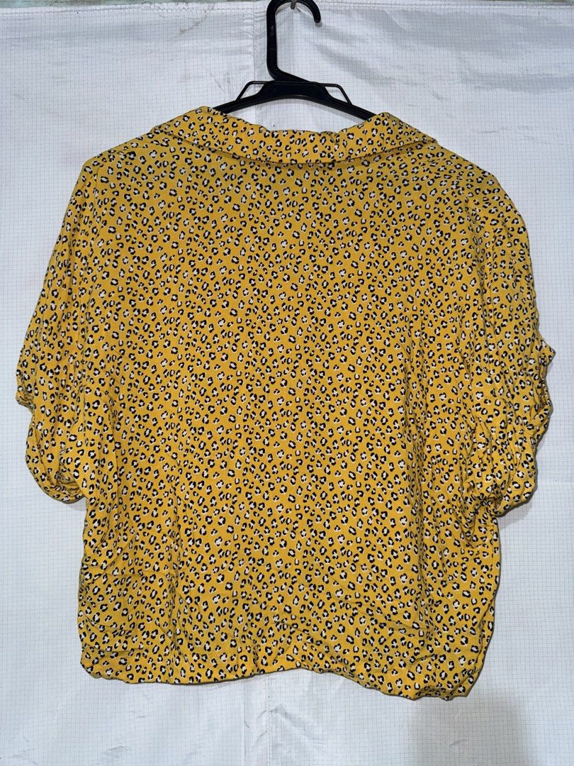 forever 21 yellow leopard print blouse (Category: Blouses) located in Quezon City. Submitted by riexomt (Listing ID 1466869214, Image 2). Description: - Forever 21 - short sleeve button-down blouse - black and white cheetah print on bright yellow - relaxed fit loose collared neckline, 4 brown front buttons - lightweight & presko.