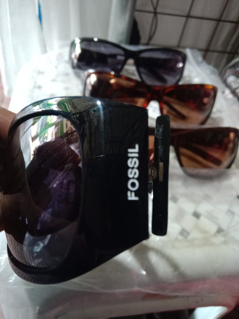 Fossil Sunglasses Assorted Styles (Category: Sunglasses & Eyewear) located in Rosario. Submitted by gmarilyn1934608 (Listing ID 1466776289, Image 2). Description: - Brand assortment: Includes Fossil and Lezoptics Manufacturing Ltd frames - Diverse designs: Classic tortoiseshell and sleek black frames - Lens options: Various tints ranging from dark to amber - Unique details: Features distinct side patterns and temple designs - Versatile use: Perfe