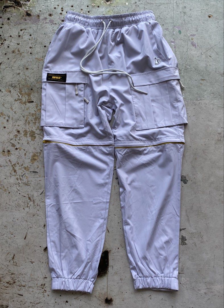 #FR2 Convertible Jogger (Category: Joggers) located in Quezon City. Submitted by rebirthalley (Listing ID 1466815294, Image 2). Description: Width-26-33 Length-38.5 Frontrise-13 Inseam-27 Leg Opening-5.5-6 Excellent Condition No flaws.