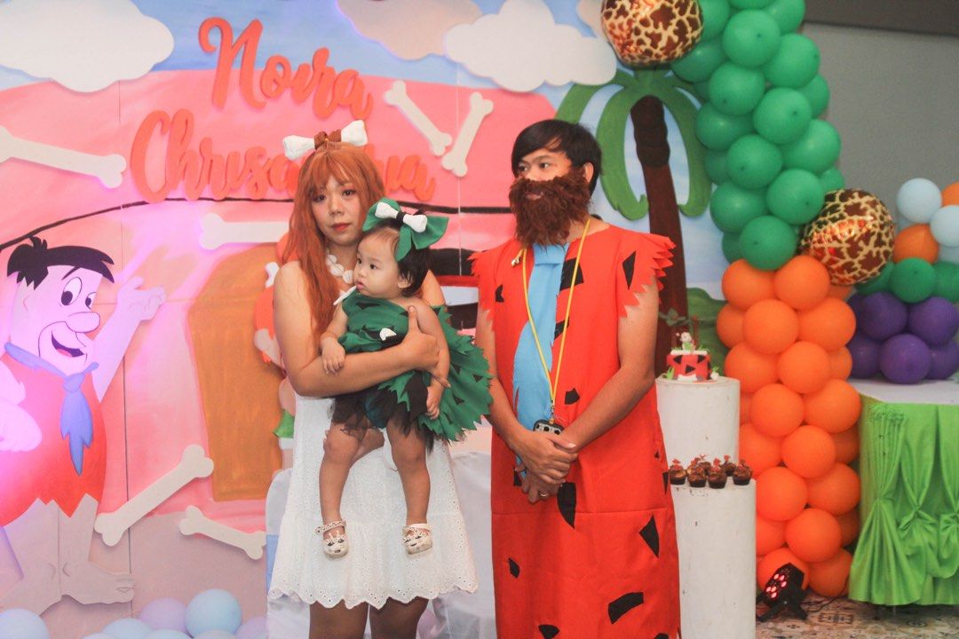 Fred Flintstone Caveman Costume Set (Category: Sets or Coordinates) located in Pasay City. Submitted by sandybuggy (Listing ID 1466908148, Image 1). Description: For ref. Height is 5’8 with medium-large body frame Includes funny foot.