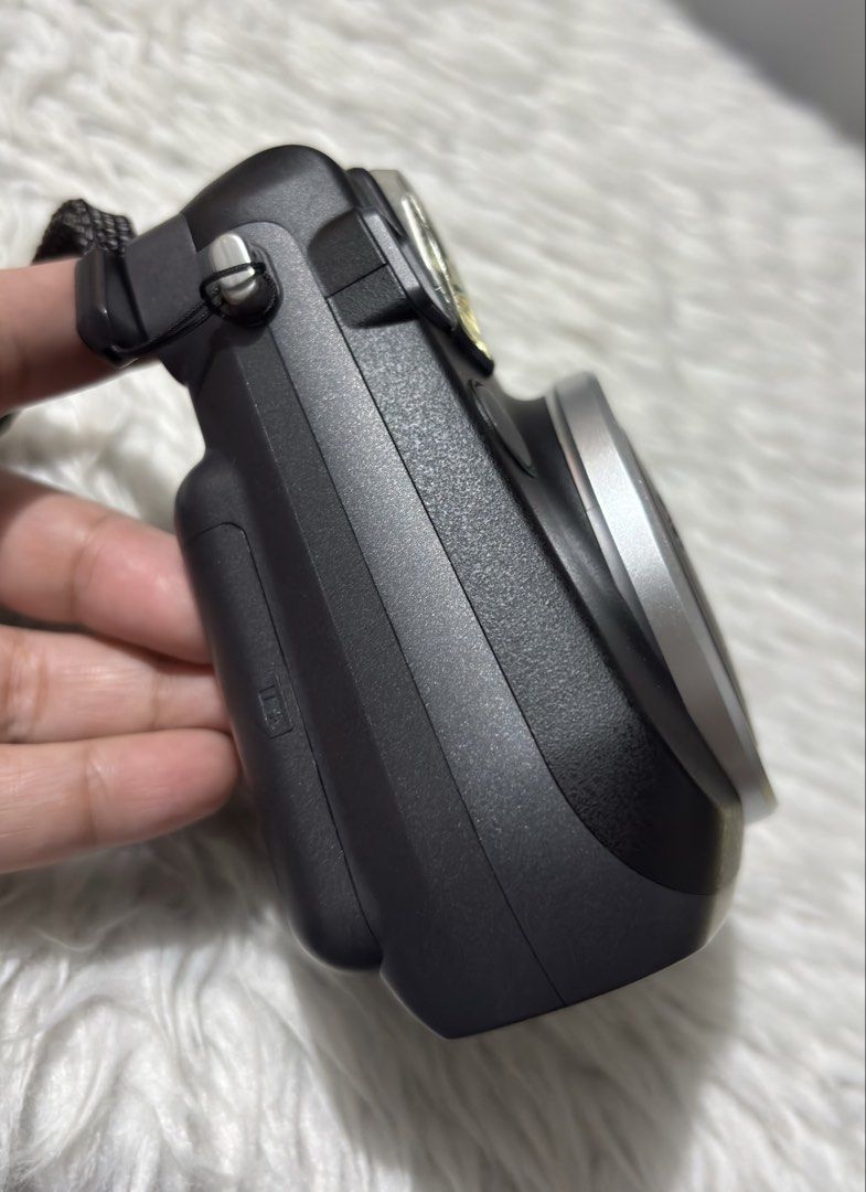 Fujifilm Intax Mini 70 (Category: Cameras) located in Paranaque City. Submitted by dalle_closet (Listing ID 1466852375, Image 3). Description: fully functional working all buttons working flash nice pa ito sa actual uses 2x CR2 batteries (not included).