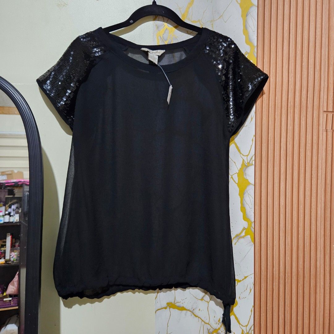 Fun & Flirt Chic Black and black Sheer Sequined Top large (Category: Others Tops) located in Digos. Submitted by marianfinds (Listing ID 1466824974, Image 2). Description: large on tag need po ng inner kasi may pagka see through ♡Authentic/preloved item. Actual photos posted. Please check all photos and details carefully before purchasing. Minor signs of use may be present. 📌Please manage your expectations this is not brandnew ●Color may vary du