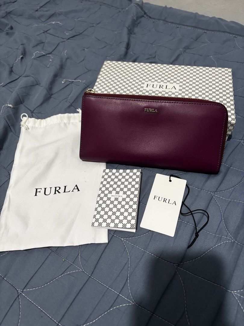 Furla Long Wallet (Category: Wallets & Card holders) located in Manila. Submitted by declutter_byjaq (Listing ID 1466927911, Image 1). Description: PRELOVED FURLA ZIP-AROUND WALLET Details: Brand: Furla Style: Zip-Around Wallet Condition: Preloved Usage: With normal signs of use A classy and timeless wallet from Furla! Perfect for keeping your cash, cards, and everyday essentials organized. 🥰 Preloved item with normal signs of use. Please see pi