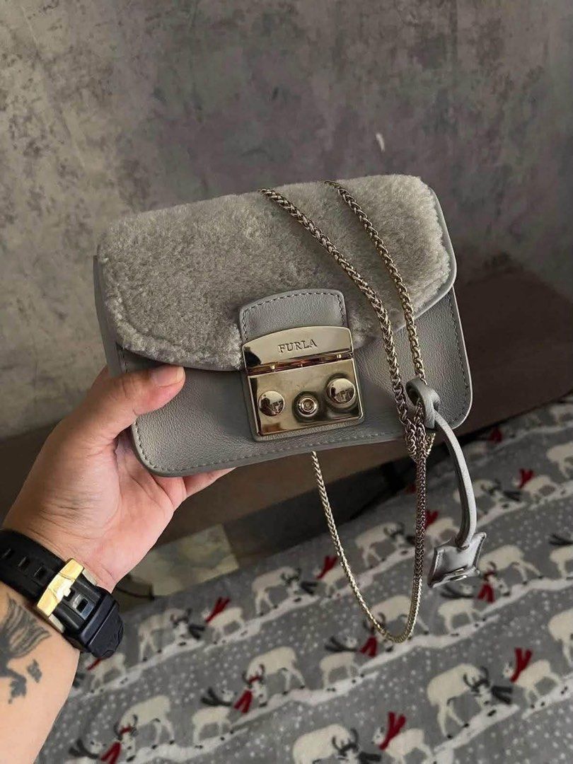 Furla Slings (Category: Luxury Bags & Wallets) located in Manila. Submitted by qamilluxe (Listing ID 1466915920, Image 2). Description: Take all na po Personal used.