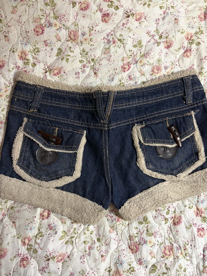 Fuzzy Dark Denim Short (Category: Shorts) located in Muntinlupa City. Submitted by herellas0504 (Listing ID 1466904047, Image 2). Description: Fuzzy Dark Denim Short Mine: 450 | Lock: 550 ———————————— size: 29-32 waistline no issue, good as new pretty sm!.