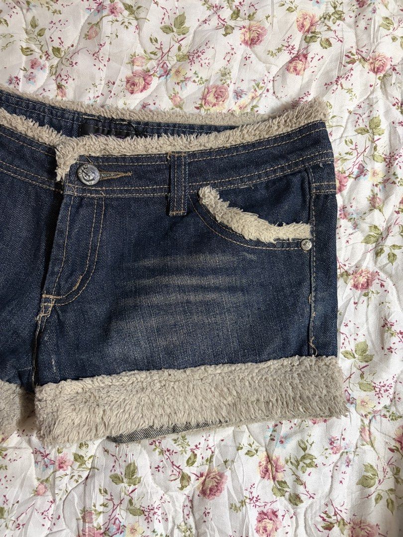 Fuzzy Dark Denim Short (Category: Shorts) located in Muntinlupa City. Submitted by herellas0504 (Listing ID 1466904047, Image 3). Description: Fuzzy Dark Denim Short Mine: 450 | Lock: 550 ———————————— size: 29-32 waistline no issue, good as new pretty sm!.