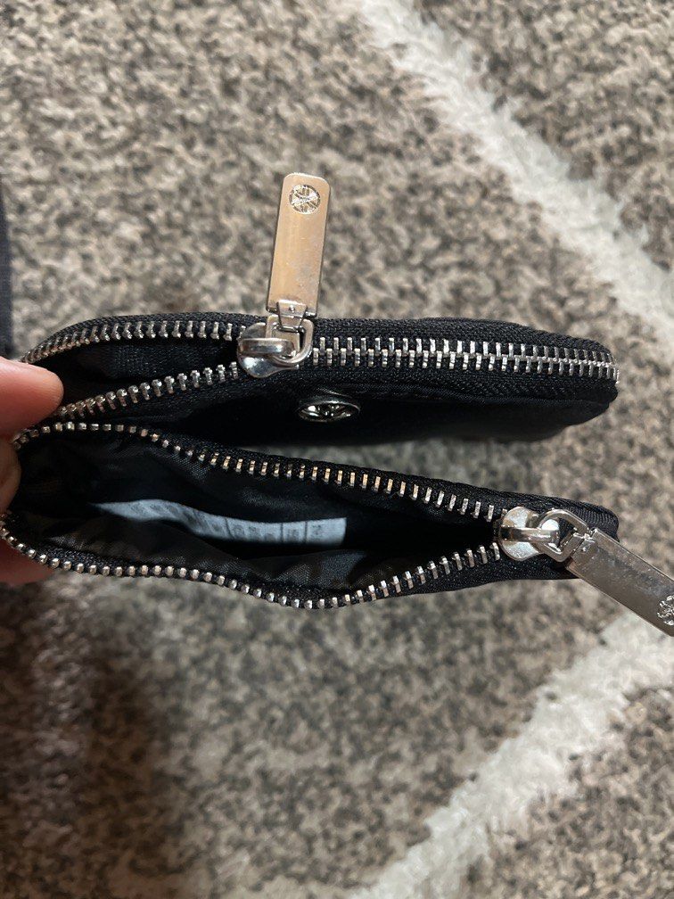 GAIAM FROM U.S (Category: Purses & Pouches) located in Manila. Submitted by ty_imported_goods (Listing ID 1466784115, Image 2). Description: From U.S Color: Black Srp: $ 13.99 Waterproof.