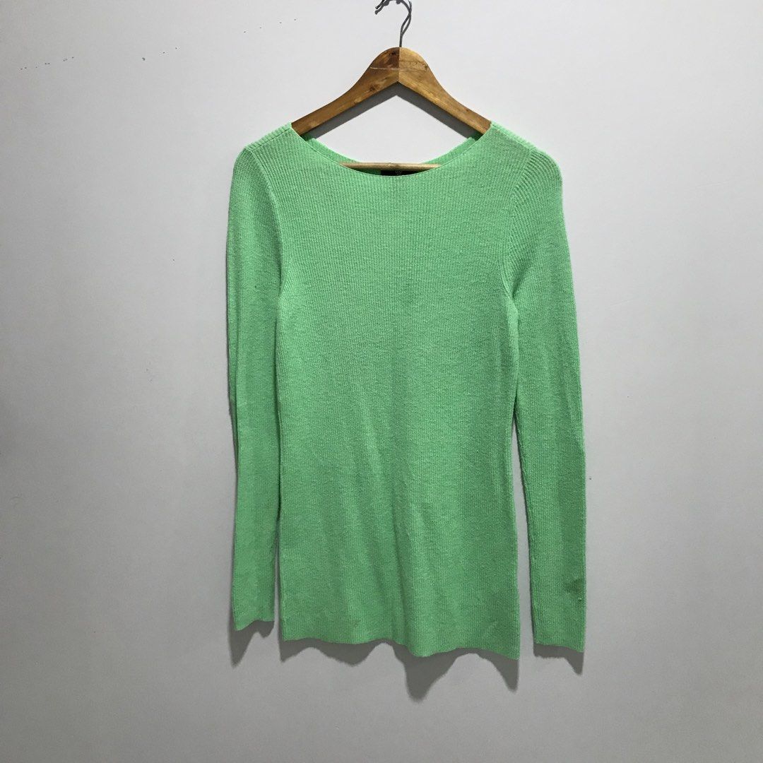 GAP Green Knit Longsleeve (Category: Longsleeves) located in Cavite. Submitted by tanya.valentin (Listing ID 1466890410, Image 2). Description: - 19x30.