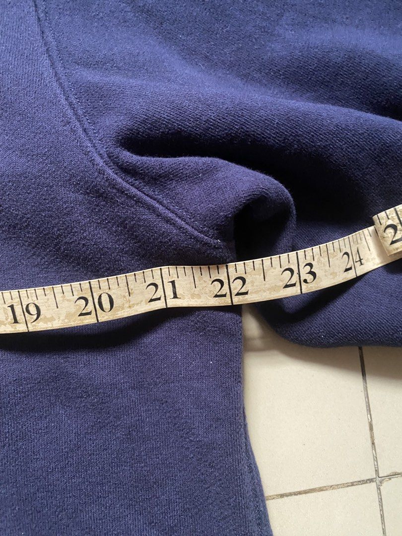 GAP Hoodie (Category: Hoodies) located in Manila. Submitted by repsszzx (Listing ID 1466810039, Image 3). Description: Only used twice Negotiable Gentri Cavite Loc Dm for more infos.