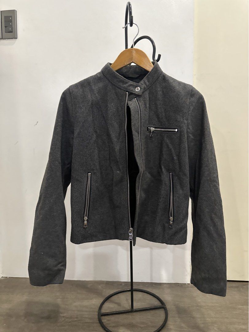 Gap Jacket (Category: Coats, Jackets and Outerwear) located in Paranaque City. Submitted by celinegab (Listing ID 1466870198, Image 1). Description: .