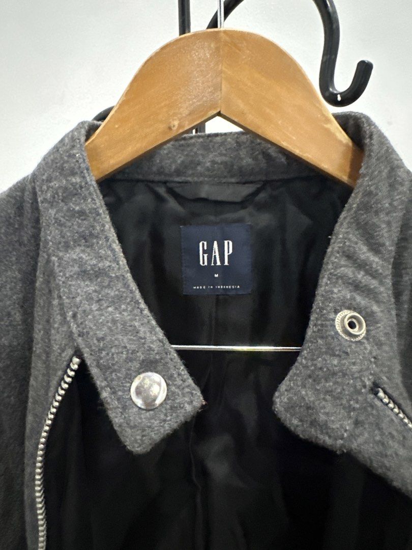 Gap Jacket (Category: Coats, Jackets and Outerwear) located in Paranaque City. Submitted by celinegab (Listing ID 1466870198, Image 2). Description: .
