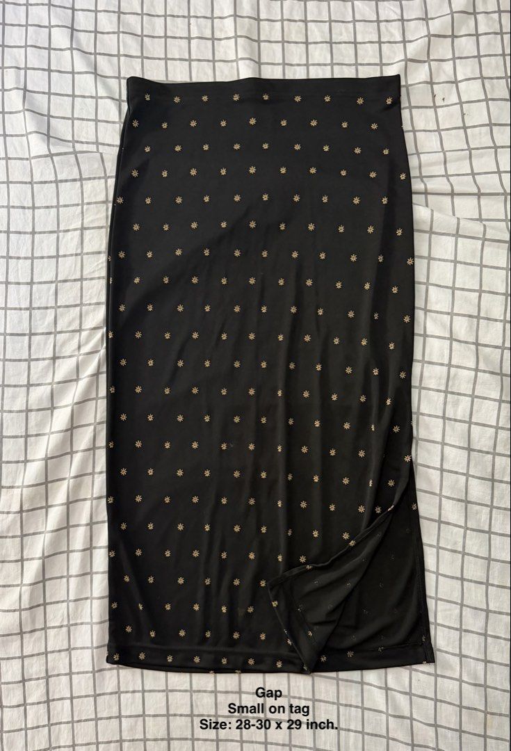 Gap midi skirt (Category: Skirts) located in Quezon City. Submitted by pinkyswearshop (Listing ID 1466815569, Image 1). Description: .