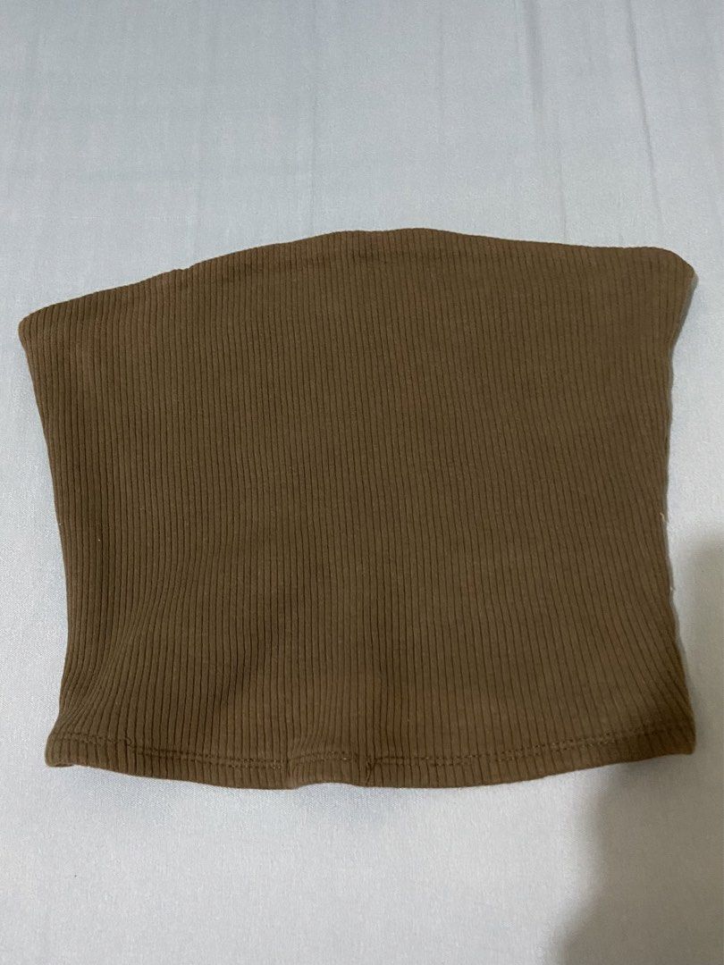 GARAGE Ribbed Tube Crop Top (Category: Sleeveless) located in Guinobatan. Submitted by jadieee_young22 (Listing ID 1466939587, Image 1). Description: No flaws or issues Size: Fits Small Material: Stretchy ribbed knit fabric Color: Muted Olive Green .