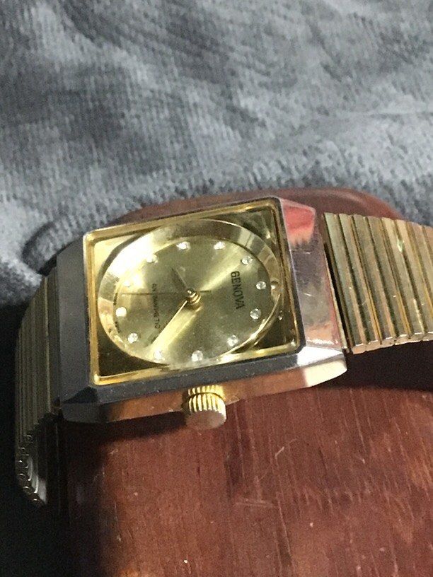 Genova manual winding (Category: Luxury Watches) located in Baguio. Submitted by agozun61 (Listing ID 1466775419, Image 3). Description: Manual winding antimagnetic.gold plated.good condition .