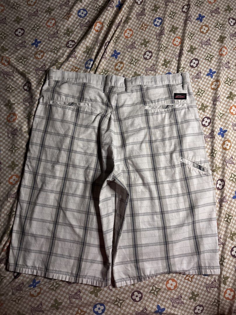 Genuine Dickies White Plaid (Category: Shorts) located in Cabuyao City. Submitted by giothr1ft (Listing ID 1466891156, Image 1). Description: -Waist: 38 -Length: 25 -Thigh: 15 -Leg Hole: 12.5 .