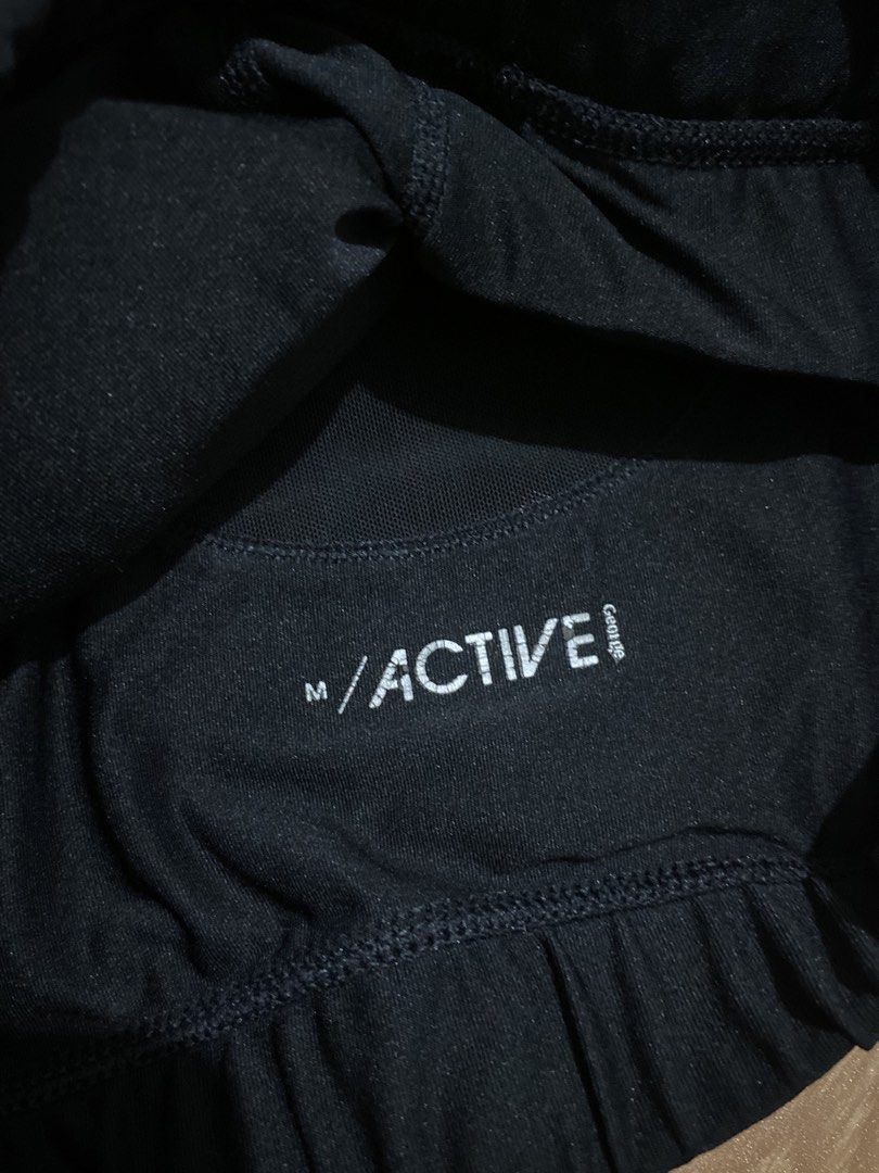 George Active Black Sports Bra Size M (Category: Activewear) located in Manila. Submitted by zapitup (Listing ID 1466966977, Image 2). Description: - Brand: George Active - Size: Medium (M) - Color: Classic Black - Design: Stylish horizontal stripe front with breathable racerback mesh detailing - Support: Secure elastic underband for high-impact workouts - Ideal for: Gym, running, and everyday activewear.