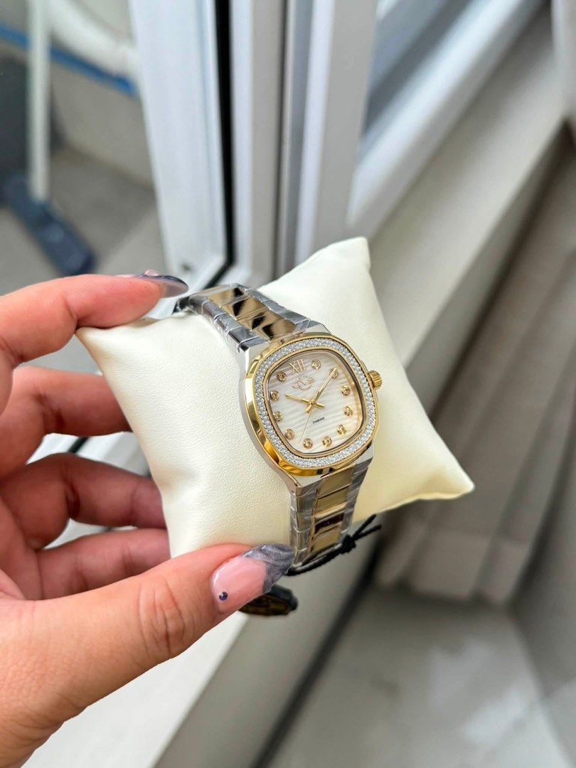 Gevril GV2 2 Tone Watch (Category: Luxury Watches) located in Manila. Submitted by deiclacio_ (Listing ID 1466913298, Image 2). Description: Vbr me: 0995785 0054 WITH LABEL.PH.