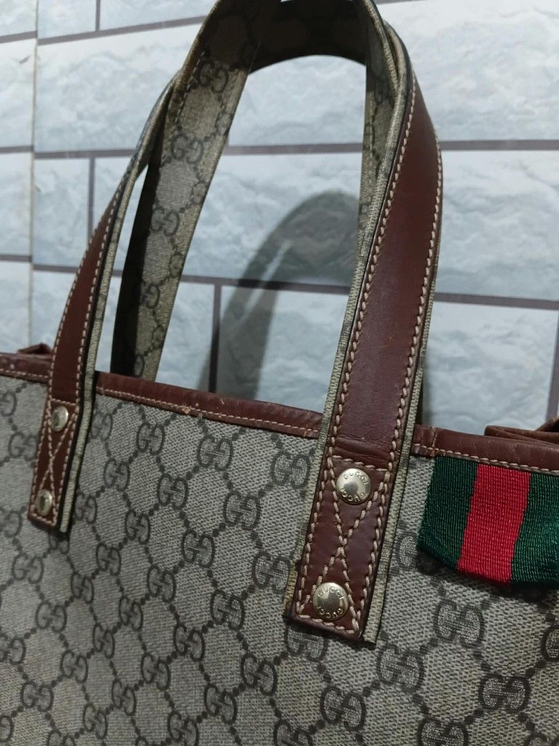GG Supreme totebag (Category: Luxury Bags & Wallets) located in Las Pinas. Submitted by kuya_erick (Listing ID 1466814135, Image 3). Description: GG Supreme web totebag complete details posted 10k + sf las pinas meet up.