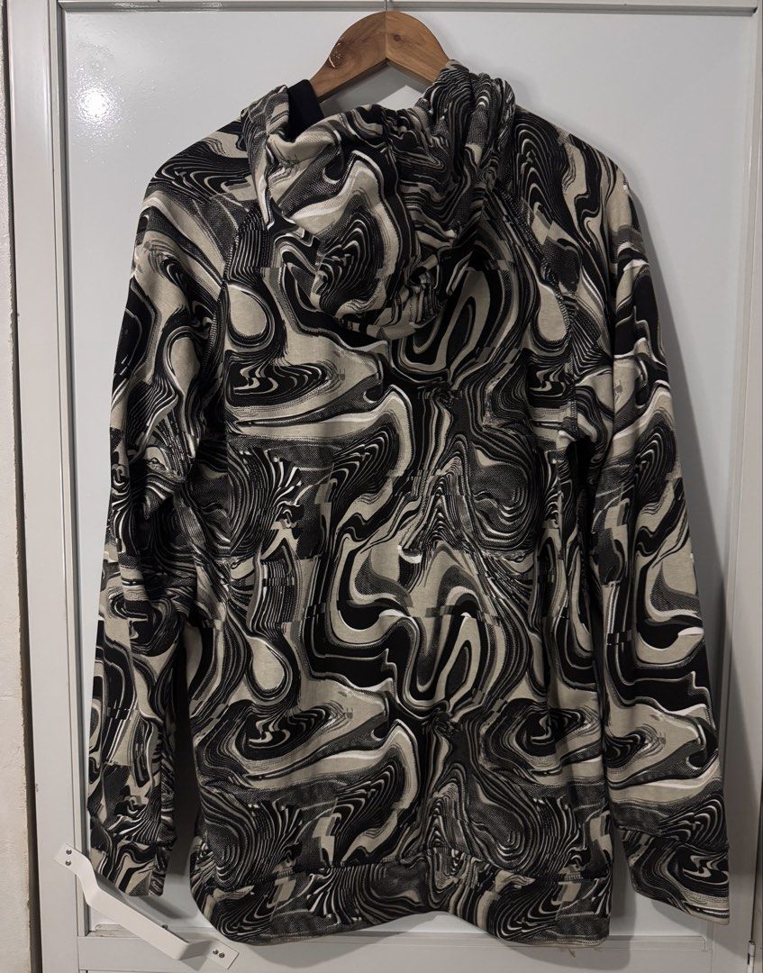 Ggymsshrk (Category: Coats, Jackets and Outerwear) located in Manila. Submitted by outgood.ph (Listing ID 1466941815, Image 3). Description: Gymshark 21/29 dimes.
