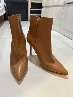 (Category: ) located in . Submitted by miss.manolos.closet (Listing ID 1466805086, Image 1). Description: .