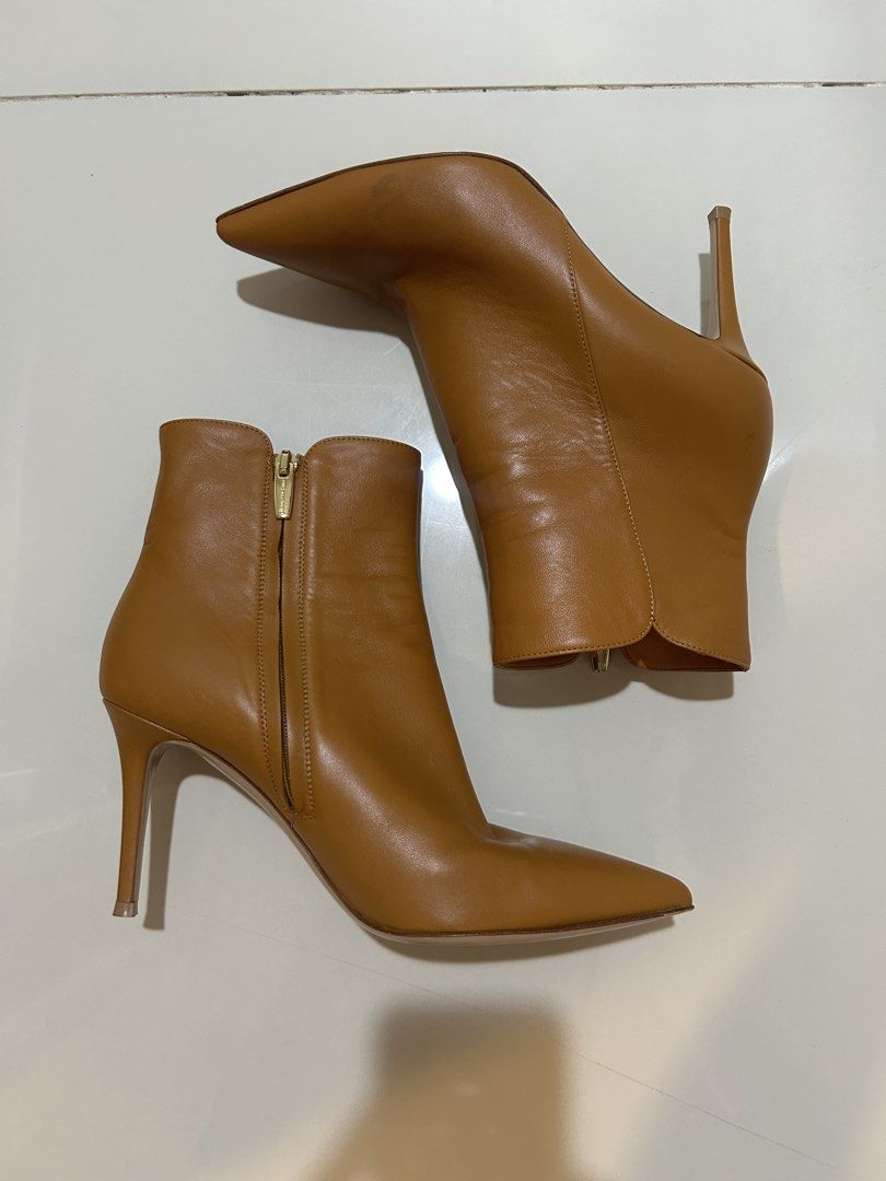 Gianvito Rossi Boots EU 39 (Category: Sneakers & Footwear) located in Makati City. Submitted by miss.manolos.closet (Listing ID 1466805086, Image 2). Description: .