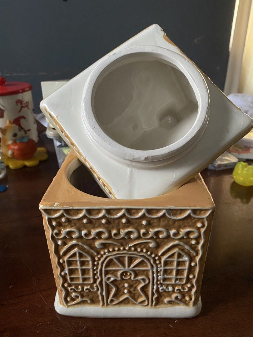 Gingerbread house cookie jar (Category: Figurines & Statues) located in Cavite. Submitted by tatashop_sky (Listing ID 1466968486, Image 2). Description: .