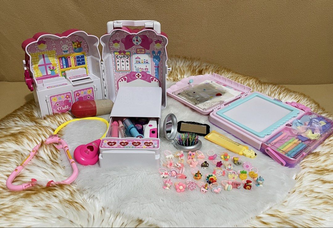 Girls hard toys bundle battery operated (Category: Interactive Toys) located in Quezon City. Submitted by sissymissy1527 (Listing ID 1466937551, Image 2). Description: 2 items battery operated- working What u see is what u get.