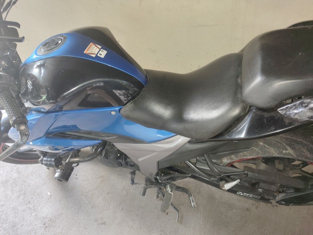 GIXXER 150FI 2021 MODEL (Category: Motorbikes for Sale) located in Manila. Submitted by yami.nomi (Listing ID 1466885193, Image 3). Description: complete papers issue sa head cylinder may katok kayo nalang magpaayos di pa nabuksan makinis na makinis pa 75k odo.
