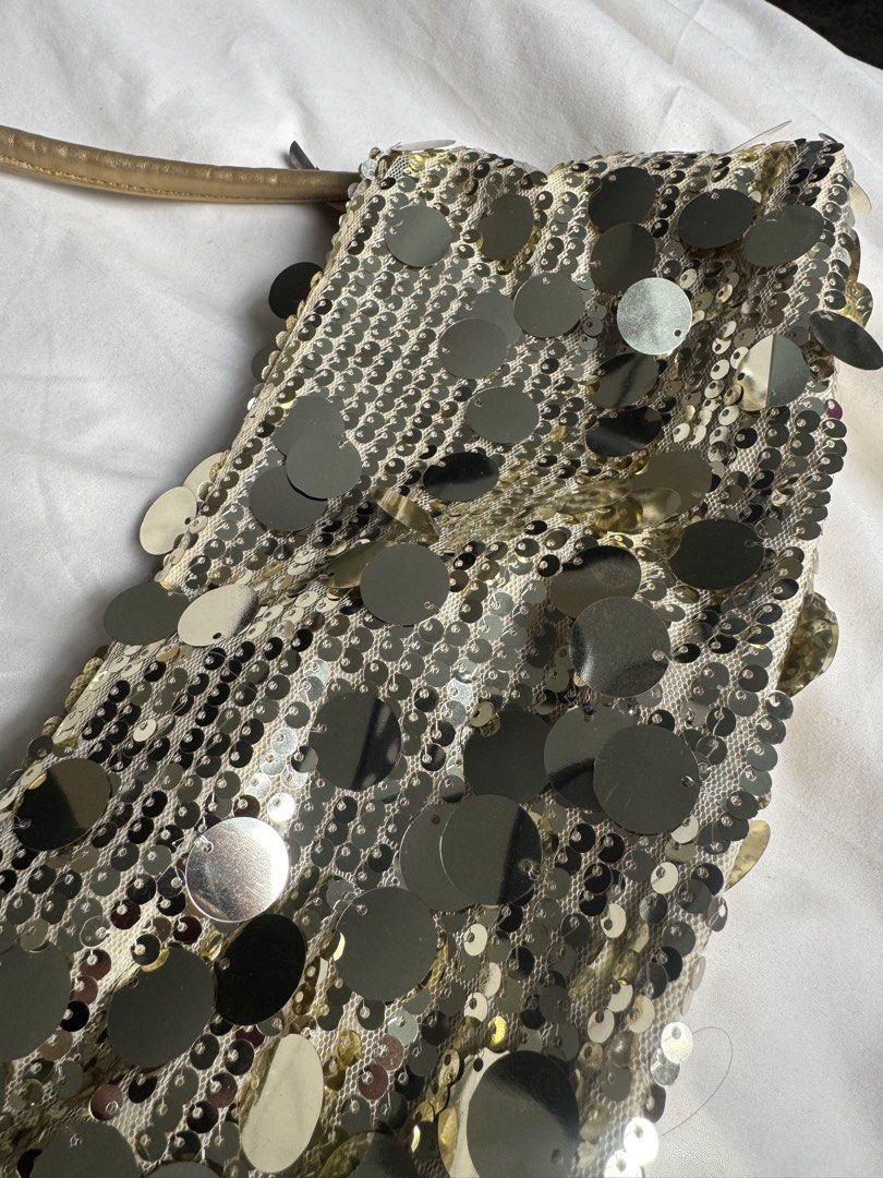 Gold sequin shoulder bag (Category: Shoulder Bags) located in Caloocan City. Submitted by charmisokay (Listing ID 1466815437, Image 2). Description: Great going out bag for clubbing; veryy spacious.