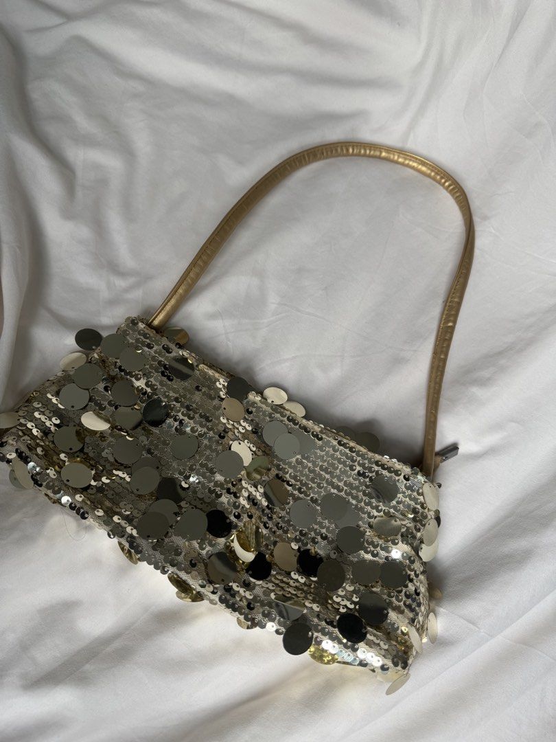 Gold sequin shoulder bag (Category: Shoulder Bags) located in Caloocan City. Submitted by charmisokay (Listing ID 1466815437, Image 1). Description: Great going out bag for clubbing; veryy spacious.