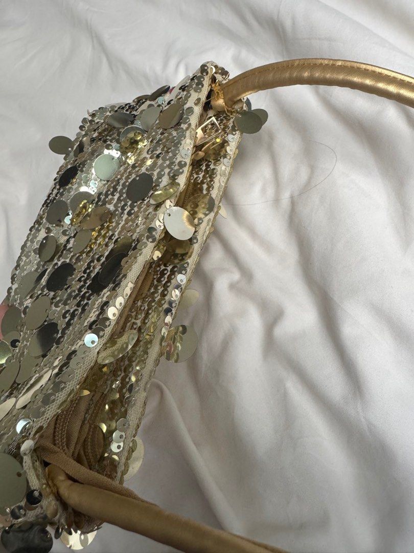Gold sequin shoulder bag (Category: Shoulder Bags) located in Caloocan City. Submitted by charmisokay (Listing ID 1466815437, Image 3). Description: Great going out bag for clubbing; veryy spacious.