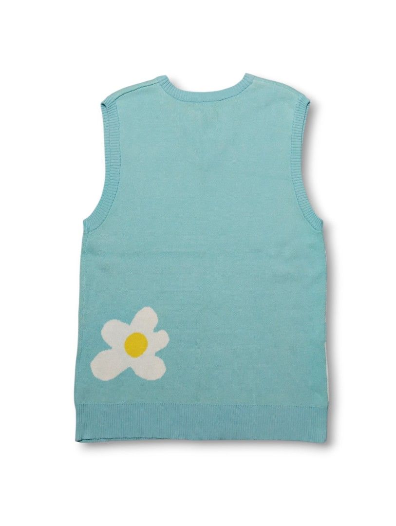 GOLF Le Fleur Knit Sweater Vest (Category: Vests) located in Manila. Submitted by fgkamiseta_2nd (Listing ID 1466908616, Image 2). Description: GOLF Le Fleur Knit Sweater Vest Size Large Dimensions Width - 20.5 Length - 29 Excellent Condition 💯 Authentic Guaranteed ‼️ ₱ 2,500+Ship.