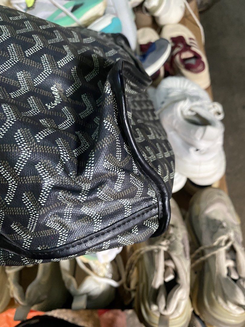Goyard totebag (Category: Tote Bags) located in Alburquerque. Submitted by zanegavynn43872 (Listing ID 1466808532, Image 1). Description: .