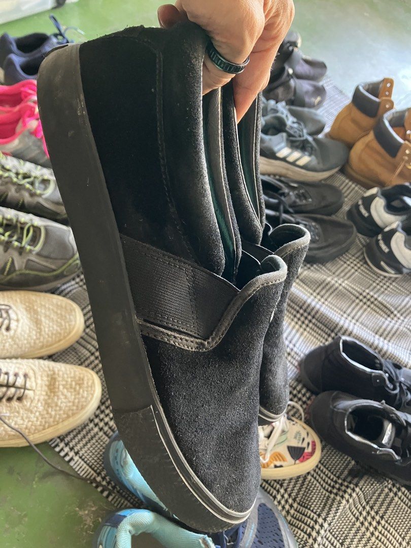 GRAVIS SLIP-on (Category: Sneakers) located in Angeles City. Submitted by jnwsurplus (Listing ID 1466811413, Image 2). Description: Plss see pictures .