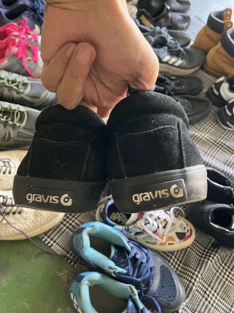 GRAVIS SLIP-on (Category: Sneakers) located in Angeles City. Submitted by jnwsurplus (Listing ID 1466811413, Image 3). Description: Plss see pictures .