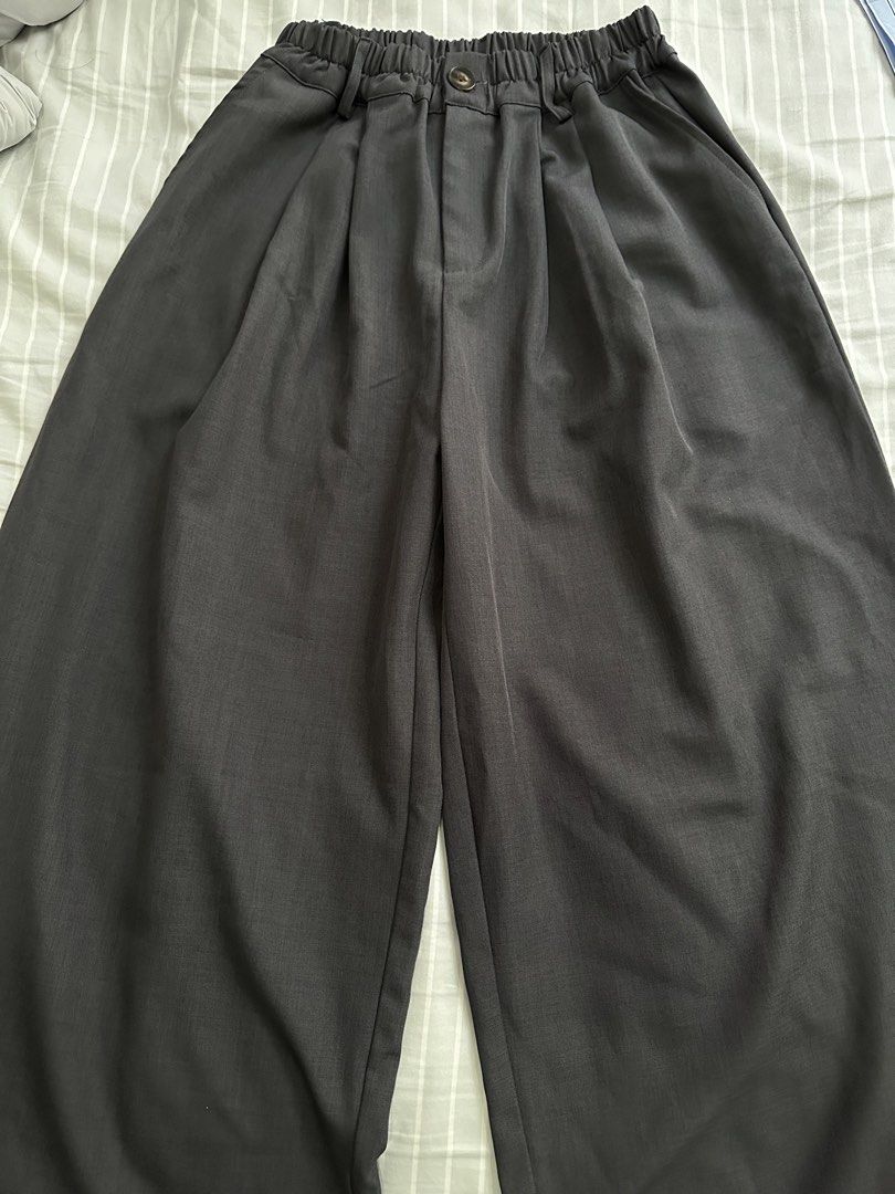 Gray Pleated Trousers (Category: Trousers) located in Manila. Submitted by ilovemikunakano (Listing ID 1466908556, Image 1). Description: - Wide relaxed Pleated design - Only used once in great condi.